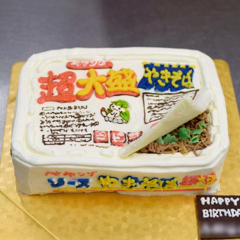 カップ焼きそばの立体ケーキ