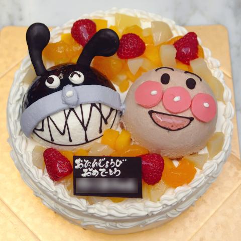 アンパンマンとばいきんまんのデコレーションケーキ